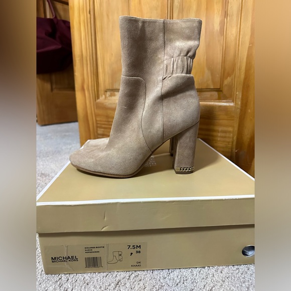 Michael Kors Dolores Suede Bootie size 7.5 GOOD CONDITION - Picture 5 of 8